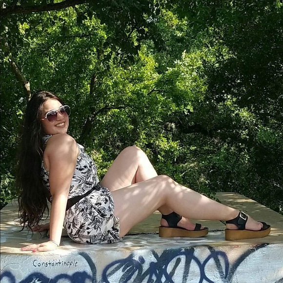 Meet your Posher, Alexis Marie ❤️ - Picture 2 of 5